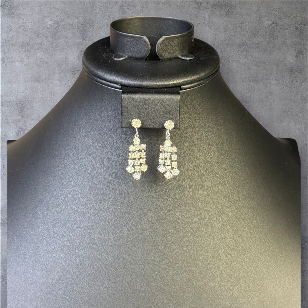 179. Vintage Clear Rhinestone Dangle Earrings Silver Tone